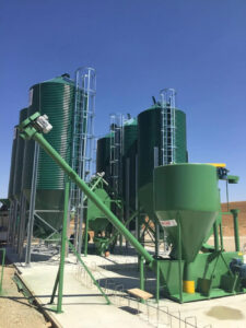 Venta de silos de pienso nuevos, Maquinaria e instalaciones para granjas